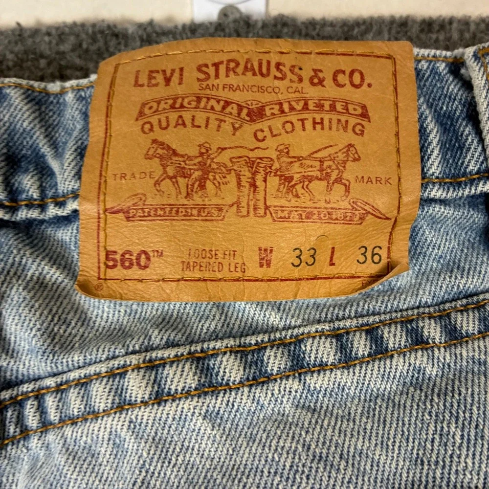 Vintage Levis 560 Loose Fit Tapered Leg Jeans Light Wash Made in USA Mens 33x36